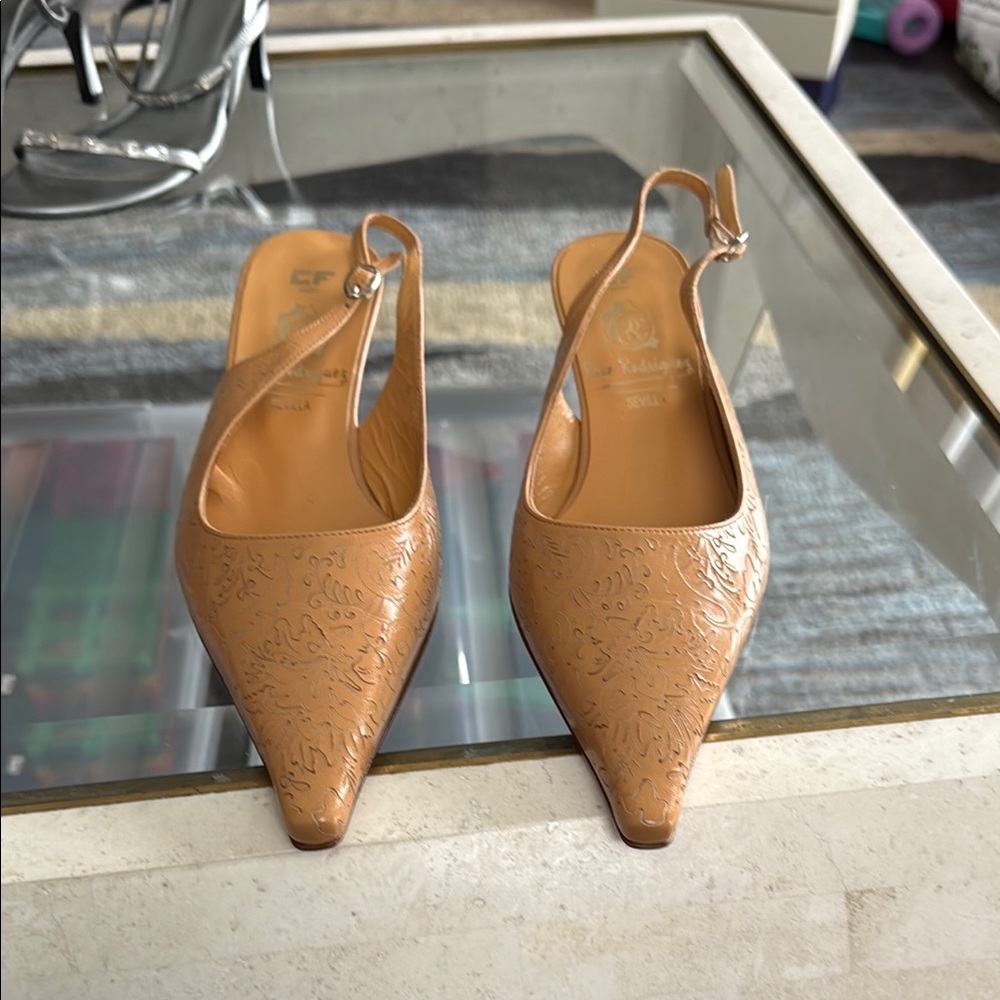 Tan Heeled Slingback Shoes with Pointed Toe